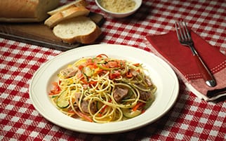 Spaghetti doria No 5 con verduras salteadas y lomitos de atún