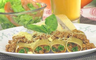 Canelones Doria con Carne Molida de res en salsa Napolitana