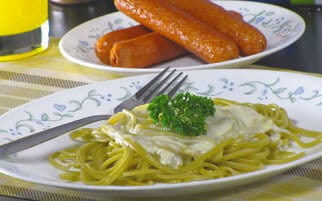 Spaghetti Espinaca Doria con Salsa de Queso