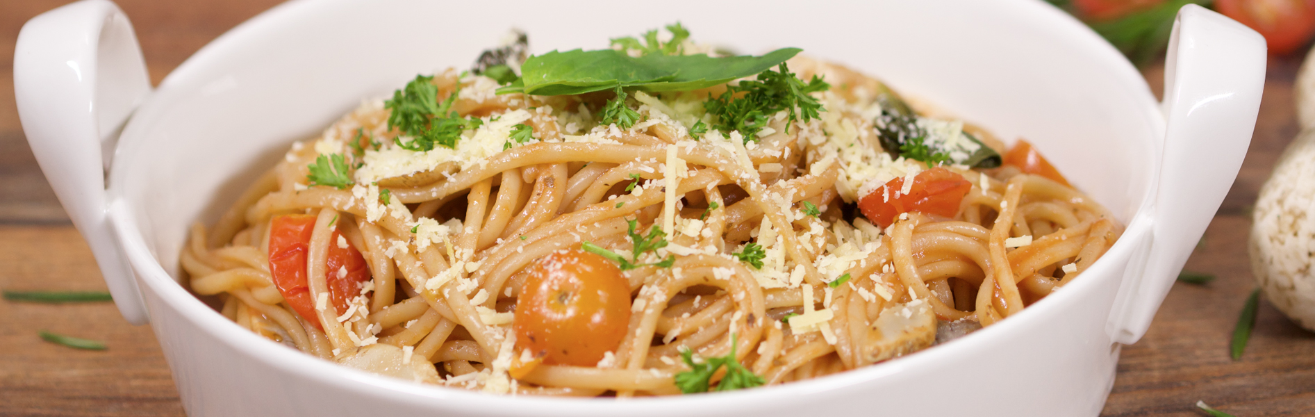 Spaghetti Doria con Tomates Cherry, Champiñones, Albahaca fresca y Salsa lista sabor Finas Hierbas