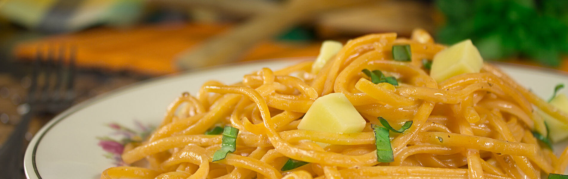Spaghetti Tomate Doria a las Finas Hierbas con Queso Fresco