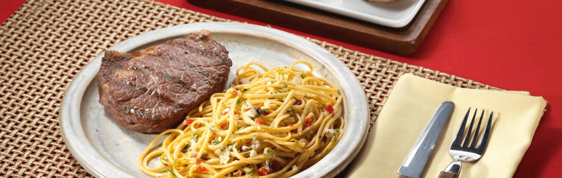Spaghetti Doria sabor a Pollo Asado con carne asada