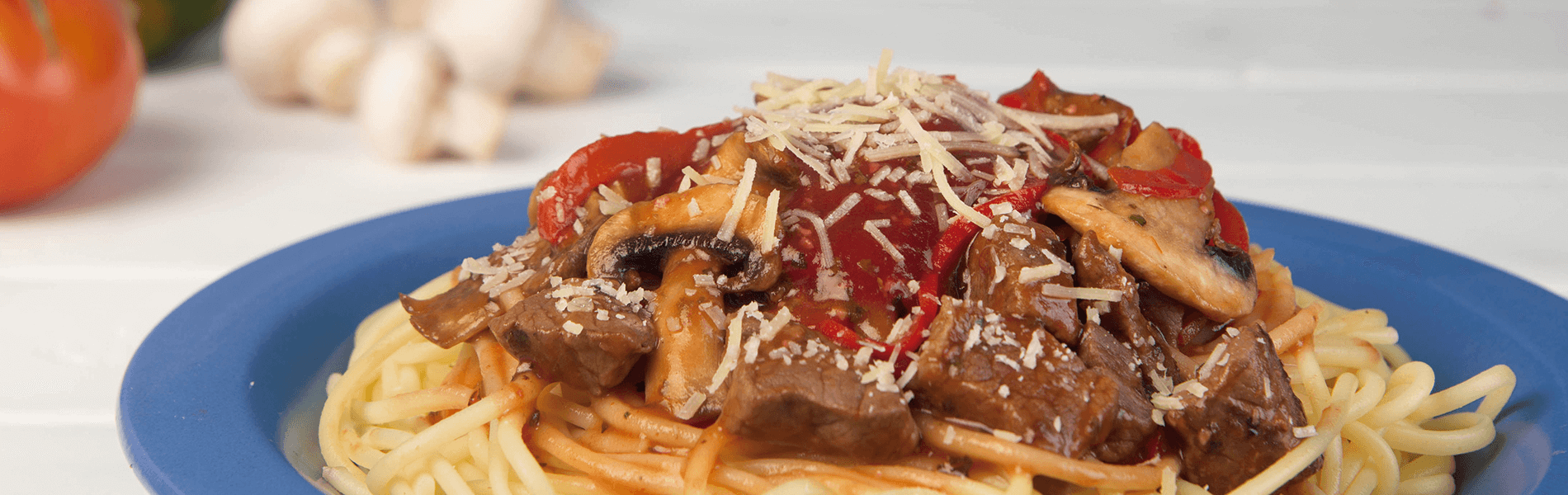Spaghetti Doria con Carne y Salsa Lista de Tomate Doria Finas Hierbas.