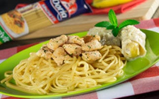 Spaghetti Doria con Pollo Salteado y Jamón