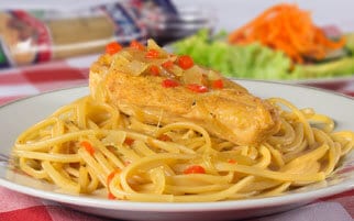  spaghetti doria con pollo en salsa de curry