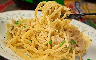 Spaghetti Huevo Doria con Pescado Blanco