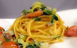 Spaguetti con verduras salteadas