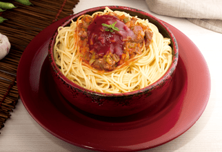 Gulash de Carne con Spaghetti Doria Y Salsa Lista de Tomate Doria Ranchero