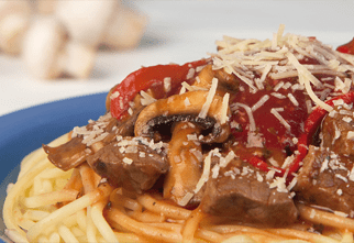 Spaghetti Doria con Carne y Salsa Lista de Tomate Doria Finas Hierbas.